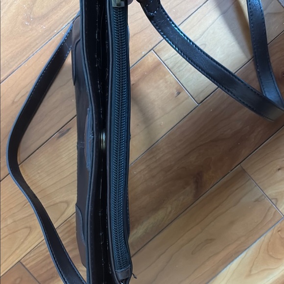 Tignanello Black and Brown Leather Shoulder Bag with Adjustable Strap - Picture 6 of 8